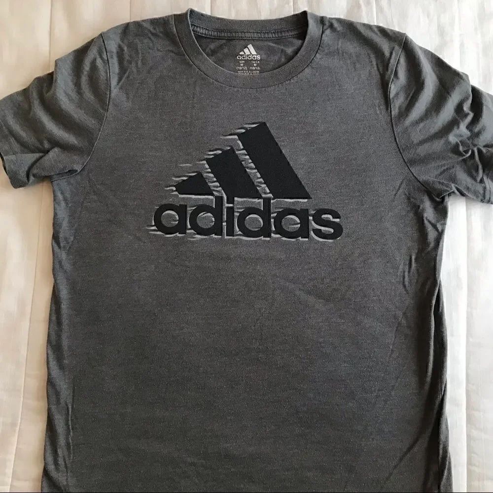 Adidas boys sports T-shirt size M